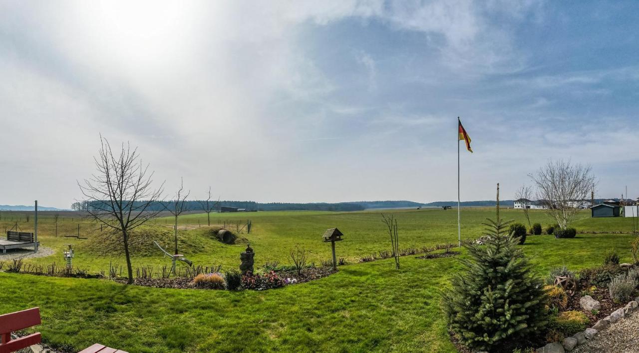 Ruhige Ferienwohnung Mit Panoramablick Ingoldingen エクステリア 写真